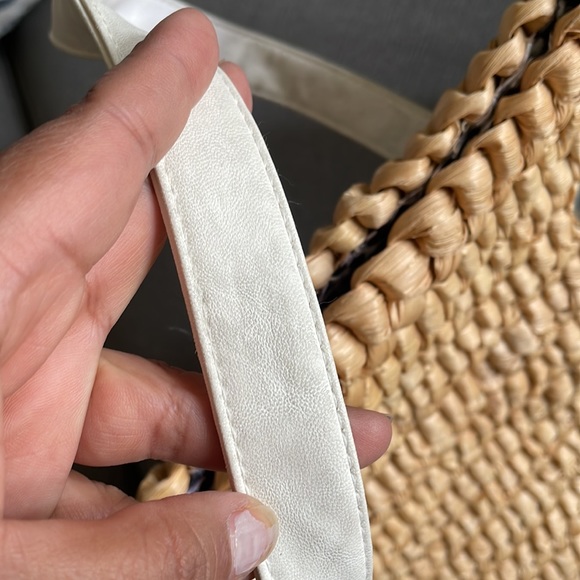 Comsi:Comsa Large Straw Bag with White Strap Handles - Picture 9 of 16